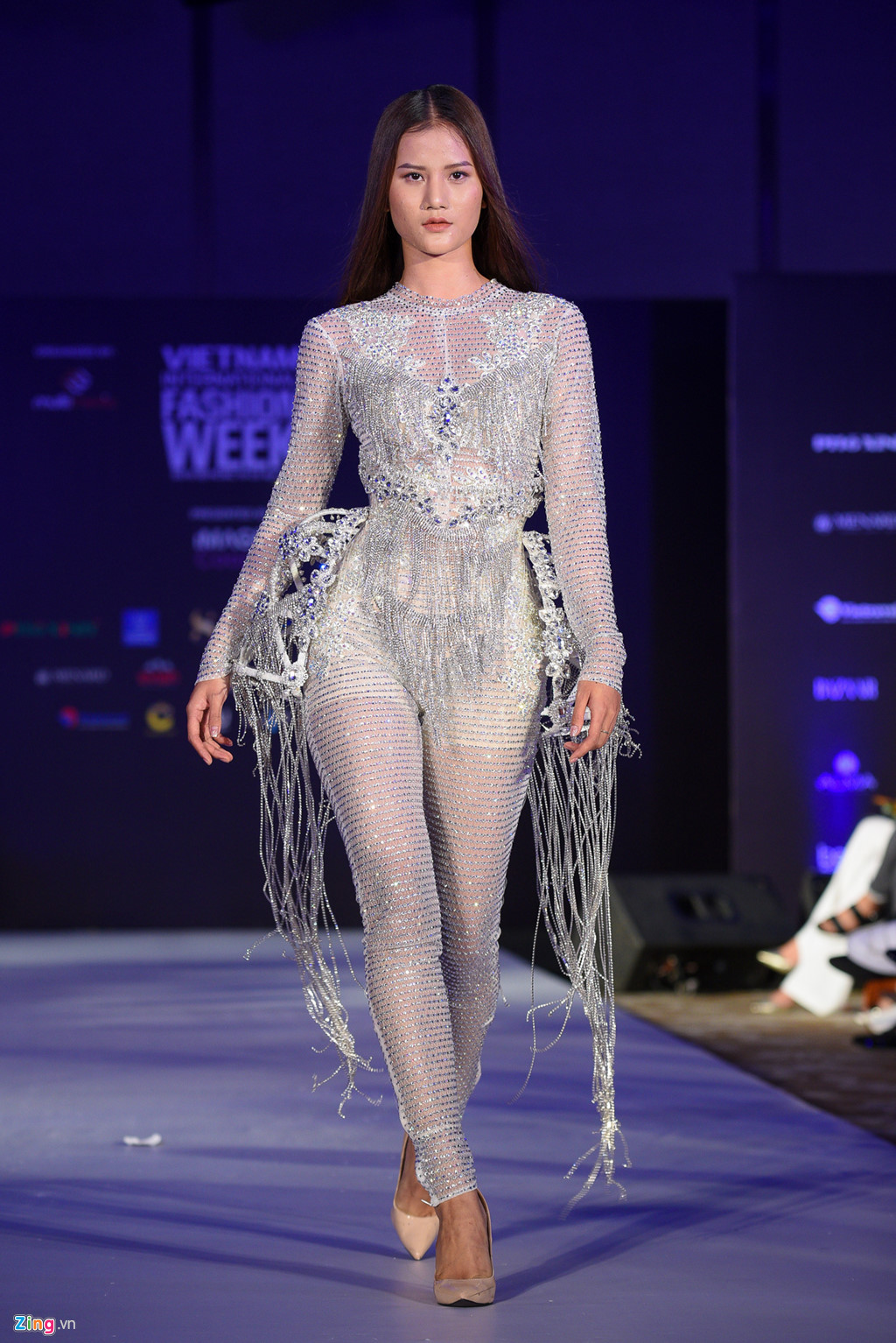 Hoa hậu Đại dương xuất hiện với biểu cảm bất biến